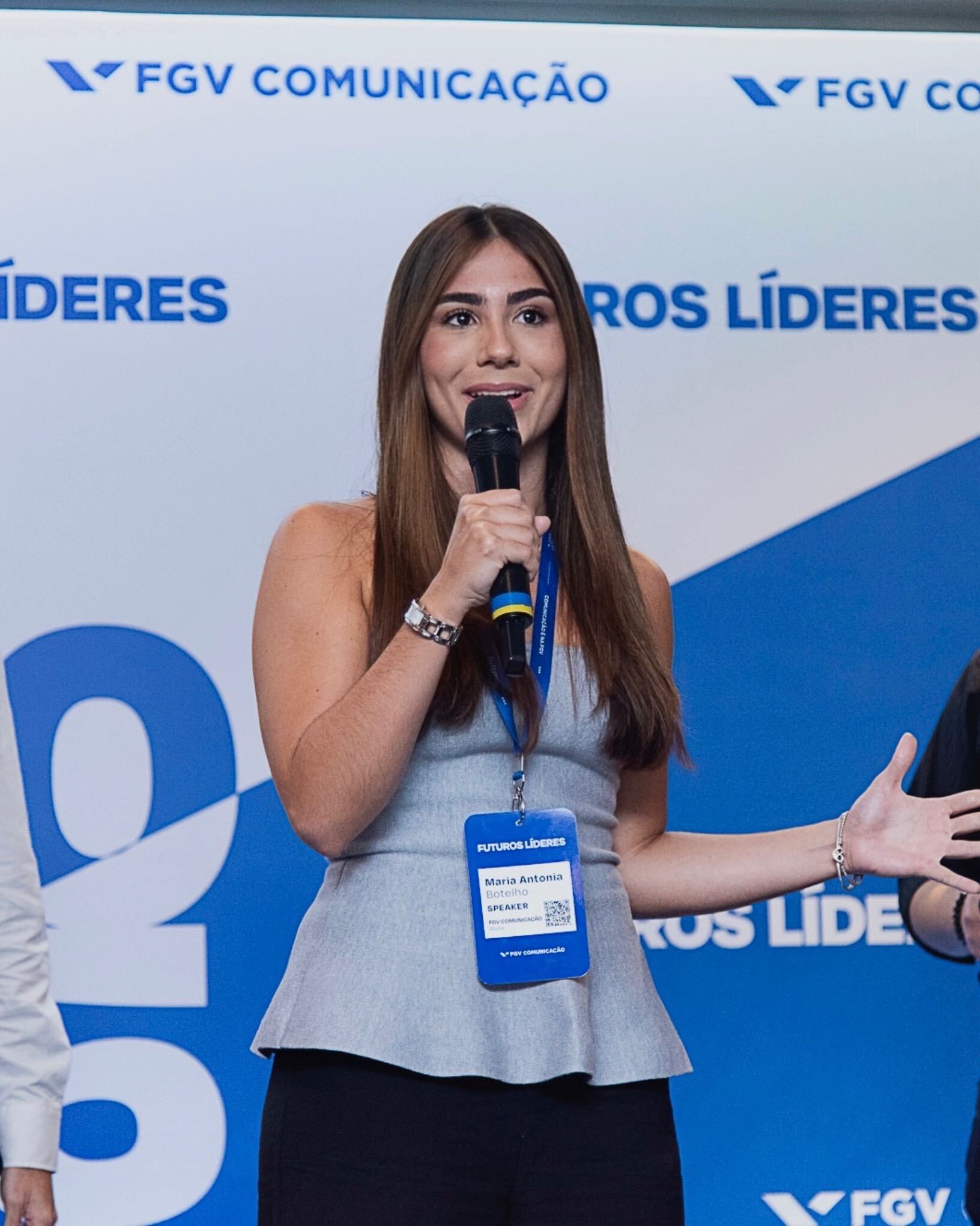 Maria falando no evento Futuros Líderes da FGV Comunicação